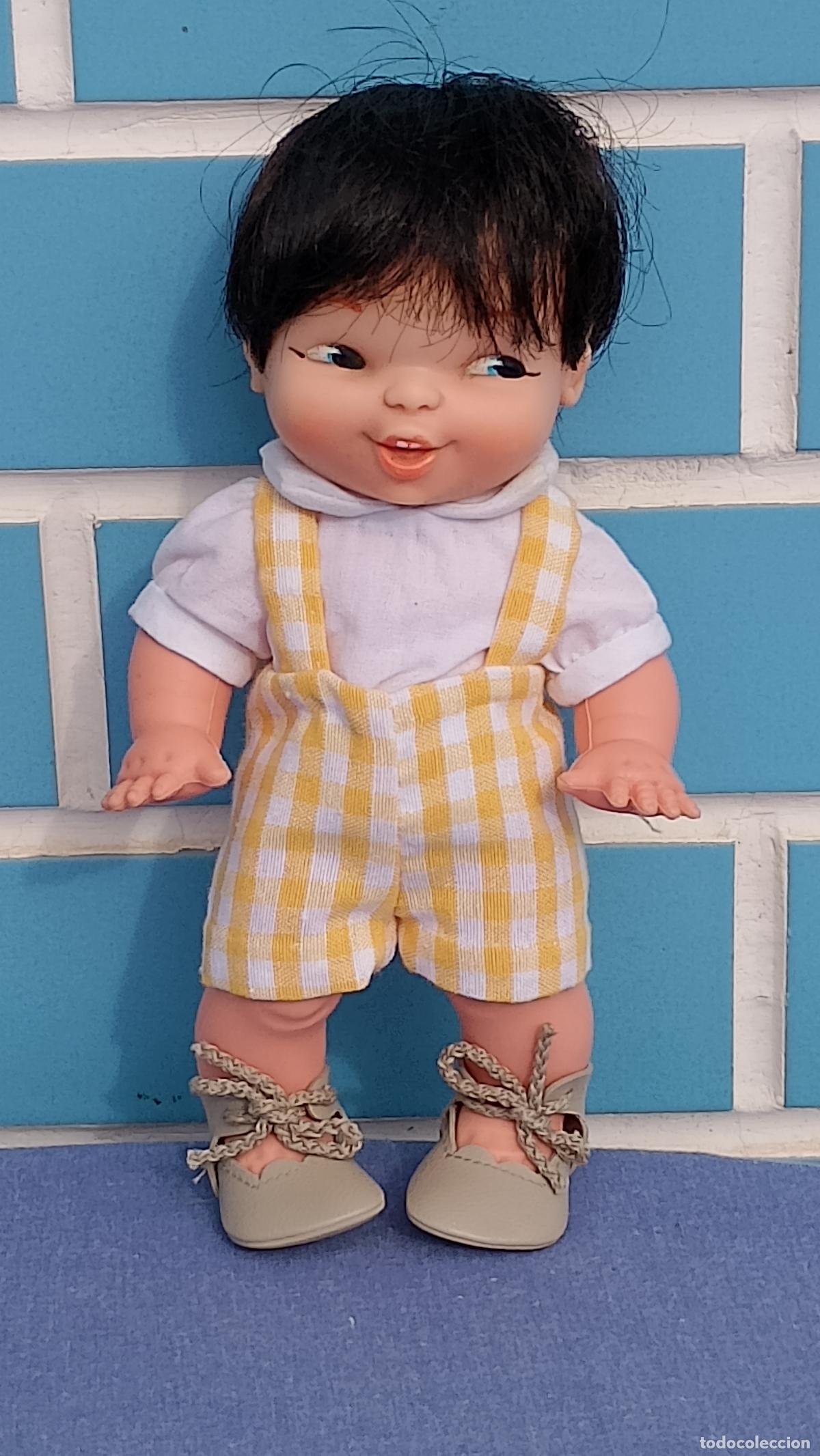 Otras mu&ntilde;ecas de Famosa cl&aacute;sicas y de colecci&oacute;n: Mu&ntilde;eco antiguo Risitas de Famosa de 19 cm