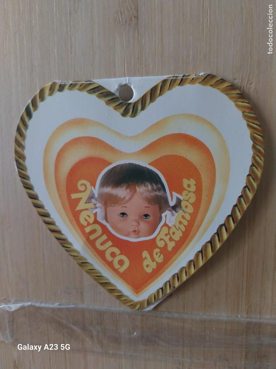 Otras mu&ntilde;ecas de Famosa cl&aacute;sicas y de colecci&oacute;n: NENUCA FAMOSA CORAZON ETIQUETA 8CMS ALTO APRX ORIGINAL DIPTICO