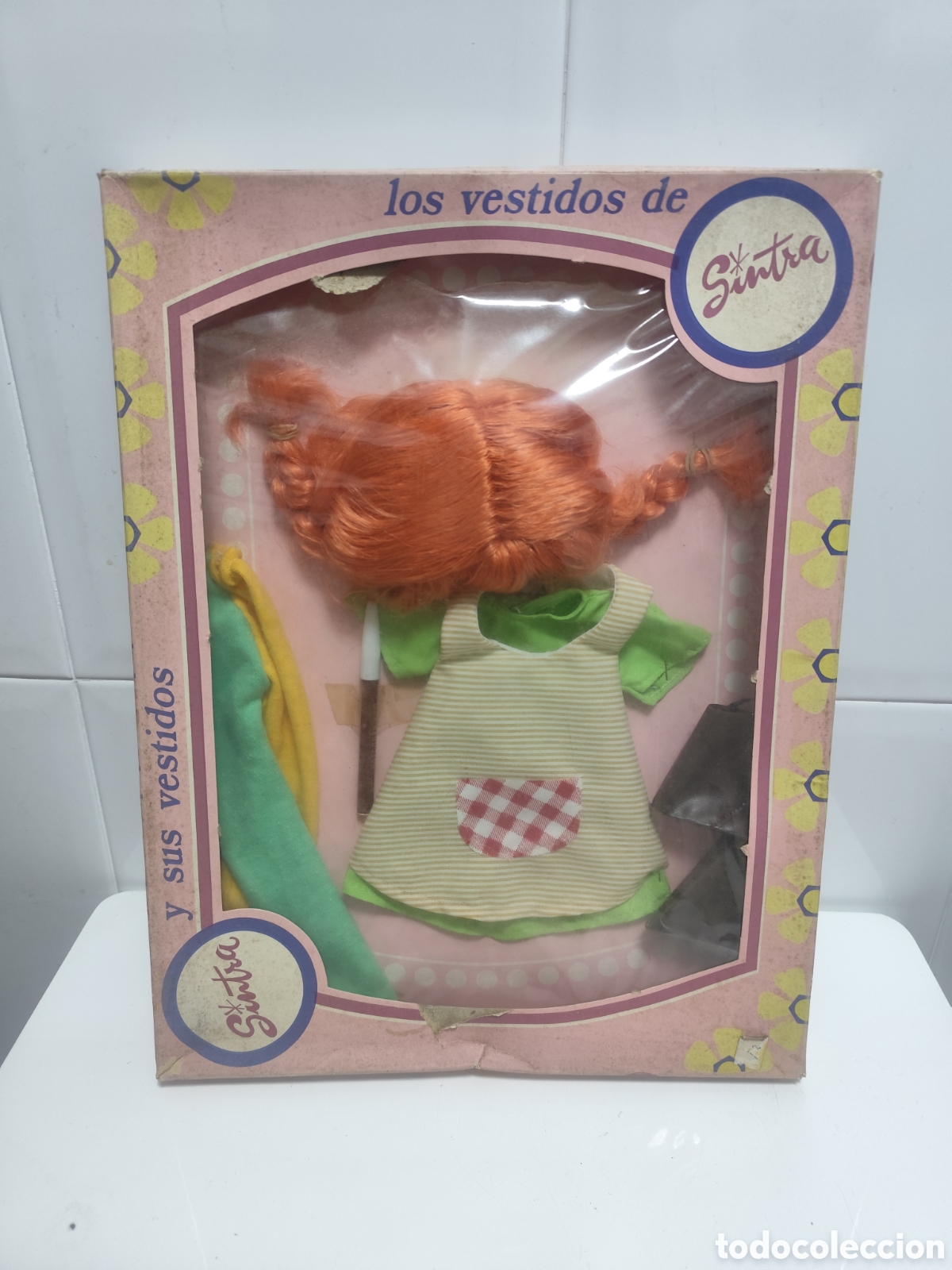 Otras mu&ntilde;ecas de Famosa cl&aacute;sicas y de colecci&oacute;n: Sintra traje modelo pipi Calzaslargas