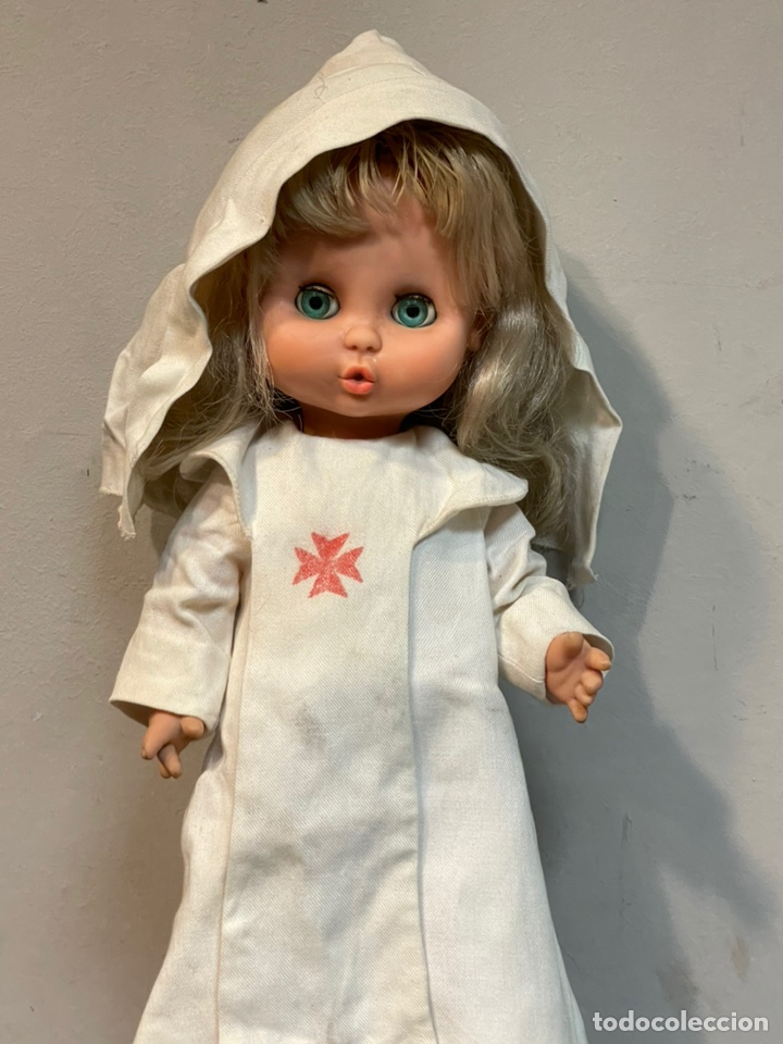 Otras Muñecas de Famosa: ANTIGUA MUÑECA MONJA DE FAMOSA OJOS IRIS 40 CM DE ALTO SÓLO FAMOSA EN LA NUCA VER FOTOS. Lote 246500605