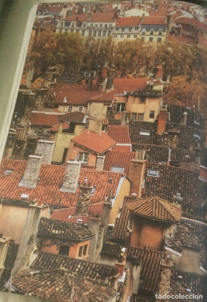 Otros art&iacute;culos de coleccionismo en papel: Fotograf&iacute;a art&iacute;stica. Tejados en Lyon, Francia. P&aacute;gina de revista, enmarcable.