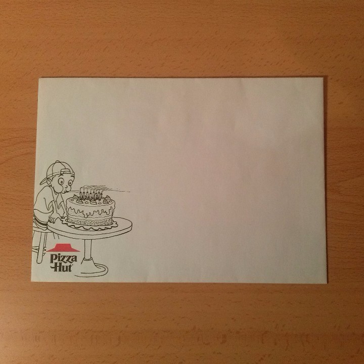 Otros Art&iacute;culos de Coleccionismo en Papel: Sobre Pizza Hut. Cumplea&ntilde;os. Ni&ntilde;o soplando velas de tarta. A&ntilde;os 90.