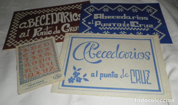 Altri oggetti di carta: varias revistas abecedario punto de cruz publicado por Lucio Pinar n&ordm; 422-429-431