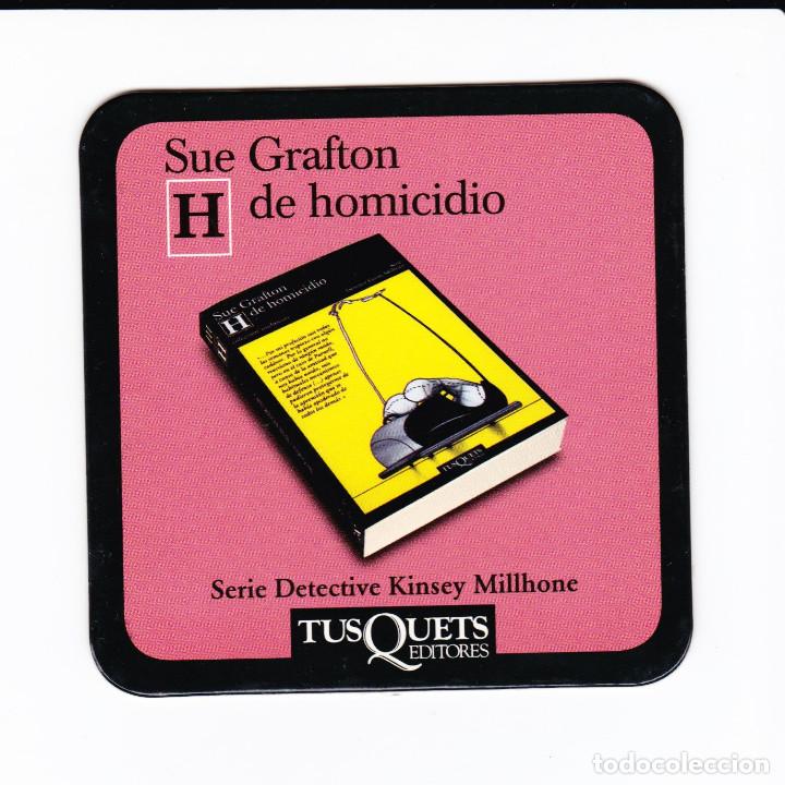 Otros Art&iacute;culos de Coleccionismo en Papel: POSAVASO SERIE DETECTIVE KINSEY MILLHONE. SUE GRAFTON EDIT.TUSQUETS