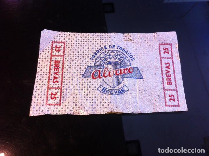 Collectionnisme Papier divers: PAPEL METALIZADO (F&Aacute;BRICA DE TABACOS &Aacute;LVARO) BREVAS. MEDIDAS: 18,5 x 11cm.