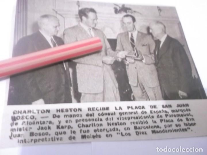Otros Art&iacute;culos de Coleccionismo en Papel: RECORTE PUBLICIDAD A&Ntilde;OS 50/60 - CHARLTON HESTON  RECIBIO LA PLACA DE SAN JUAN BOSCO