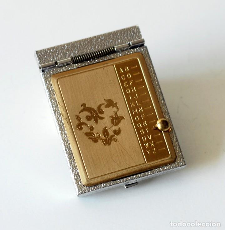 Otros Art&iacute;culos de Coleccionismo en Papel: Peque&ntilde;o list&iacute;n telef&oacute;nico, de metal dorado y plateado. Made in USA. Nuevo, a estrenar.