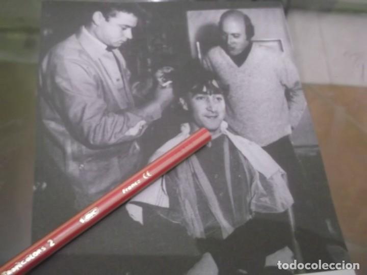 Otros Art&iacute;culos de Coleccionismo en Papel: RECORTE A&Ntilde;OS 80 -  THE BEATLES  , EL DIRECTOR RICHARD LESTER OBSERVA EL CORTE DE JOHN LENNON
