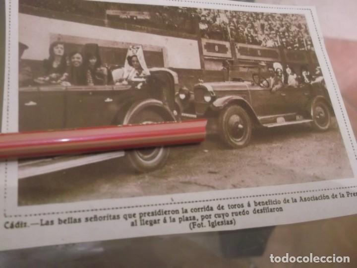 Otros Art&iacute;culos de Coleccionismo en Papel: RECORTE A&Ntilde;O 1930(C&Aacute;DIZ)BELLAS SRTAS. EN AUTOM&Oacute;VIL EN LA CORRIDA DE TOROS(FOTO IGLESIAS)