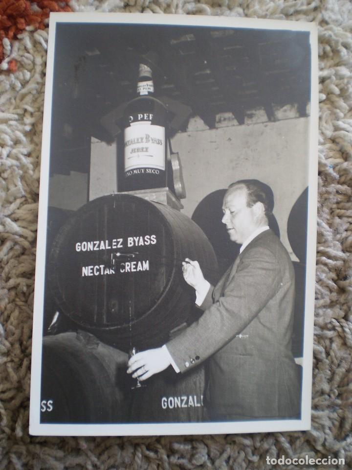 Outros artigos de papel: FOTOGRAFIA PRESIDENTE EN BODEGA GONZALEZ BYASS. JEREZ. PEDIDO M&Iacute;NIMO 10 EUROS