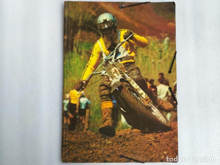 Paper Collecting Others: CARPETA ESCOLAR ANTIGUA. Dibujo de carrera de motos. Procedente de papeler&iacute;a.