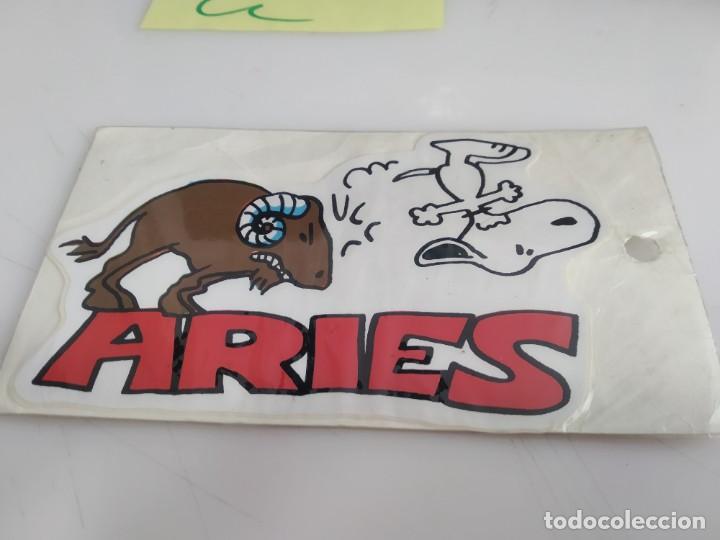 Otros Art&iacute;culos de Coleccionismo en Papel: ANTIGUA PEGATINA OCHENTERA DE SNOOPY ZODIACO