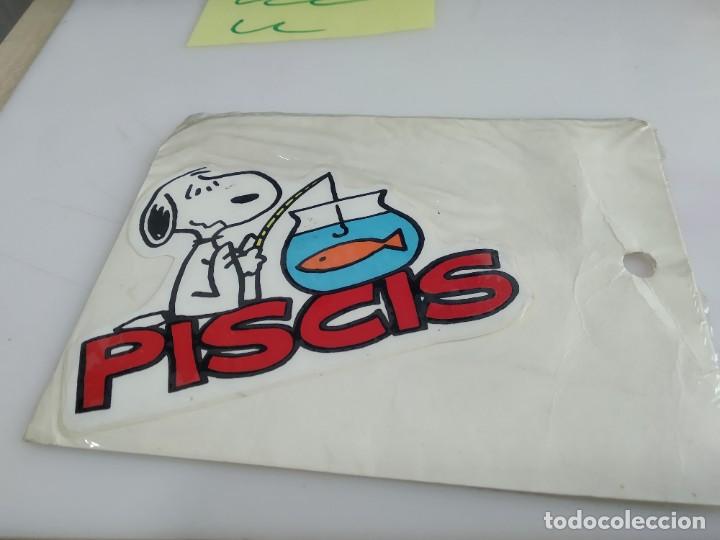 Otros Art&iacute;culos de Coleccionismo en Papel: ANTIGUA PEGATINA OCHENTERA DE SNOOPY ZODIACO