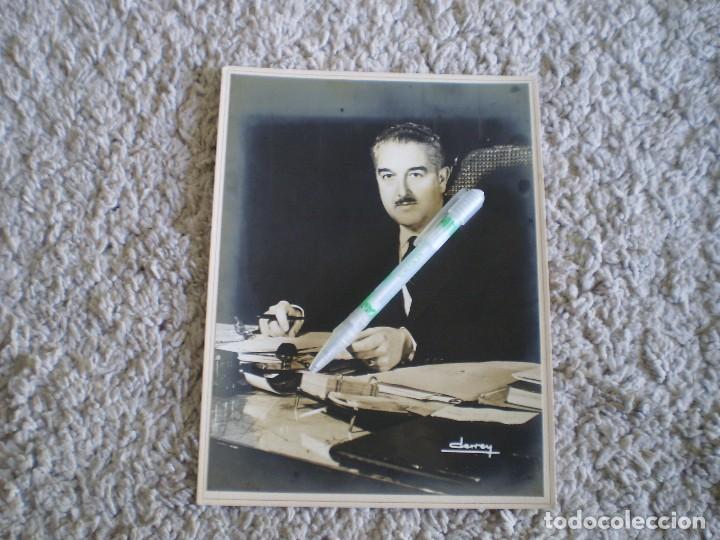 Outros artigos de papel: FOTOGRAFIA A&Ntilde;OS 50-60. ADOLFO RINCON DE ARELLANO. ALCALDE DE VALENCIA. DERREY. 25X18 CM.