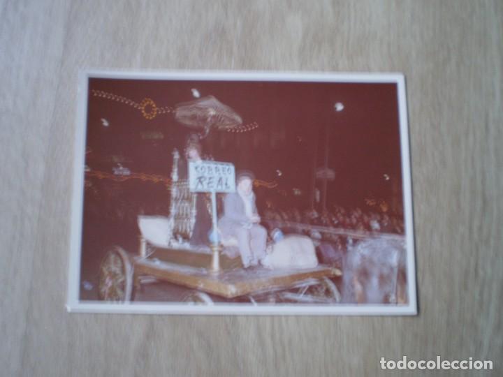 Outros artigos de papel: CURIOSA FOTOGRAFIA &Ntilde;OS 60. DESFILE EN VALENCIA CARROZA CORREO REAL. . FOTO NITIDA. 18X12 CM.