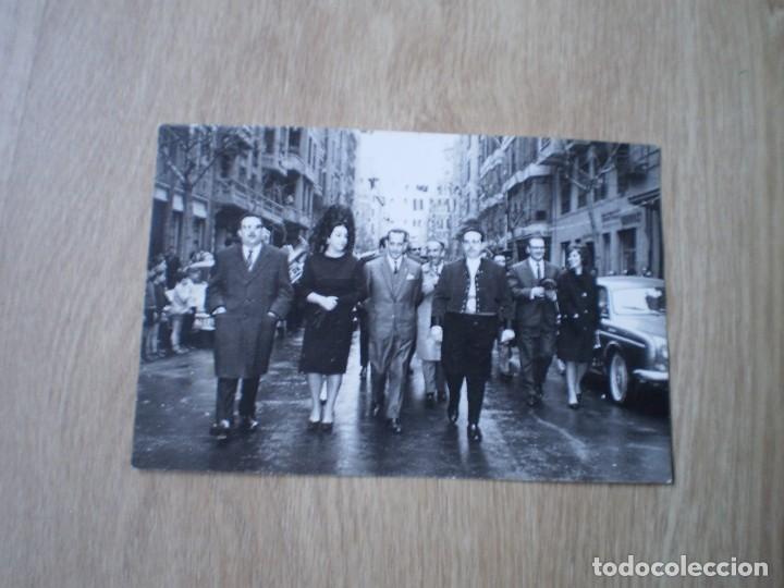 Paper Collecting Others: CURIOSA FOTO PERSONALIDADES DESFILANDO FALLAS A&Ntilde;O 1965 VALENCIA. FOTO NITIDA. 18X12 CM.