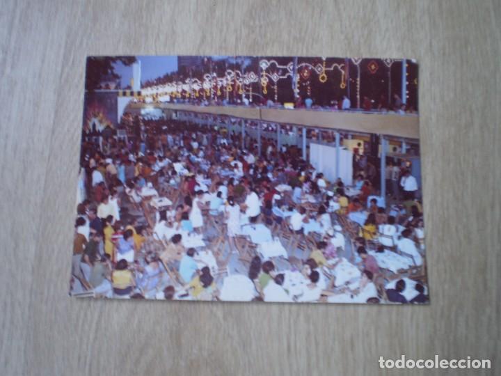 Outros artigos de papel: CURIOSA FOTOGRAFIA A&Ntilde;OS 60. CENA EN ALAMEDA VALENCIA. SE VE AL FONDO CARTEL FALLAS VALENCIA