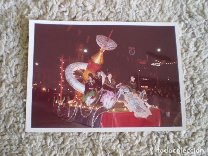 Outros artigos de papel: FOTOGRAFIA A&Ntilde;OS 60-70. CARROZA FALLAS VALENCIA. 18X13CM. PEDIDO MINIMO 10 EUROS.