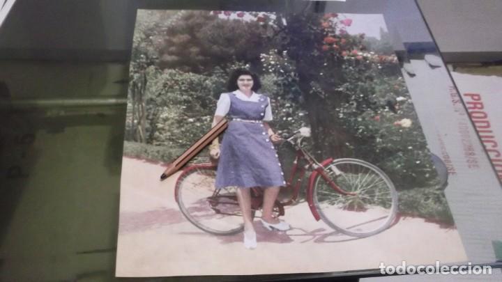 Otros Art&iacute;culos de Coleccionismo en Papel: RECORTE A&Ntilde;O 1947 - LA SRTA.MARY-LOLI ELICA G&Aacute;RATE , CON BICICLETA ANTIGUA - FOTO AVANENTE