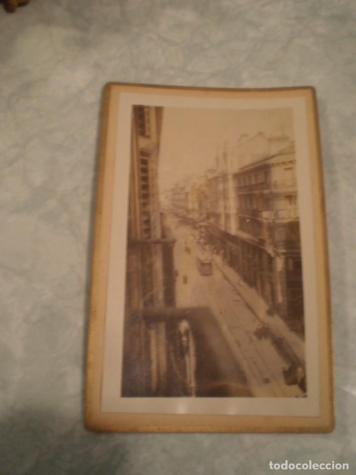 Outros artigos de papel: FOTOGRAFIA FECHADA EN 1918. CALLE DE PRECIADOS. MADRID. 13X8 CM.