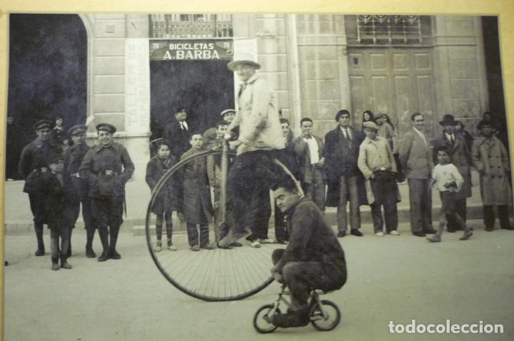 Otros Art&iacute;culos de Coleccionismo en Papel: lamina reproducc-.foto antigua tarragona bicicletas barba -.-tama&ntilde;o folio aprox.