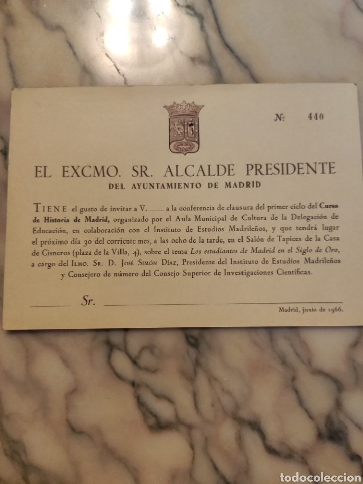 Outros artigos de papel: Tarjeta Invitaci&oacute;n Conferencia Historia de Madrid. A&ntilde;o 1966. Numerada. Escudo en relieve