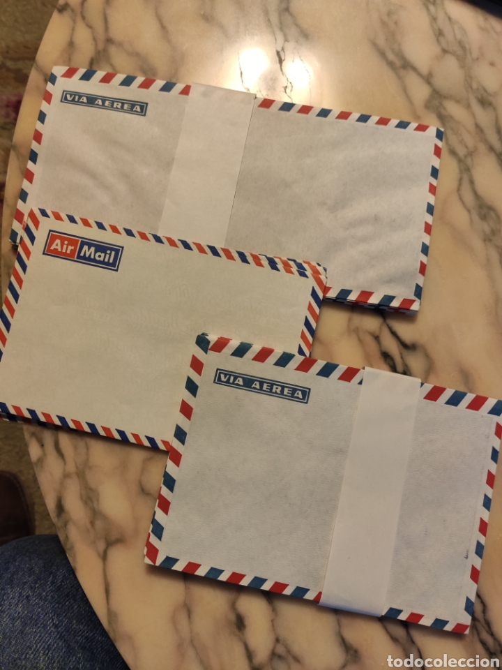 Outros artigos de papel: 34 Sobres V&iacute;a A&eacute;rea, Air Mail sin Usar. Diferentes tama&ntilde;os. Ribete rojo y azul. A&ntilde;os 70