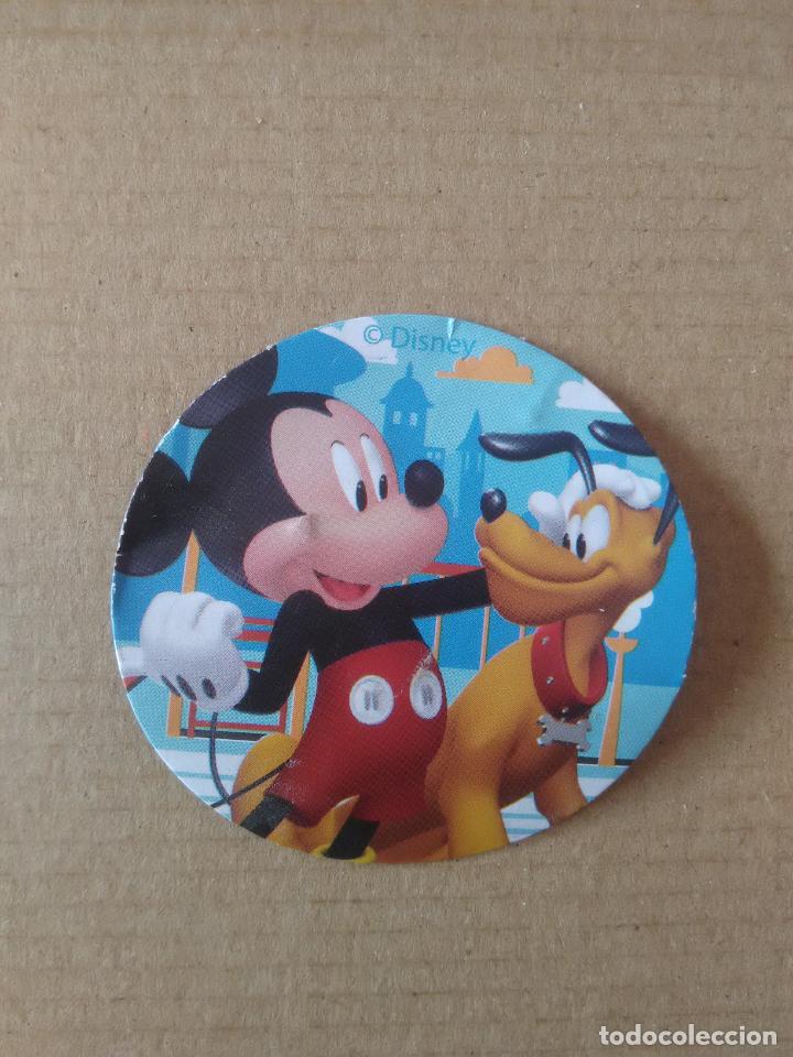 Otros art&iacute;culos de coleccionismo en papel: C&Iacute;RCULO DE CART&Oacute;N PUBLICIDAD DISNEY MICKEY MOUSE Y PLUTO, MIDE 6 CM DE DI&Aacute;METRO