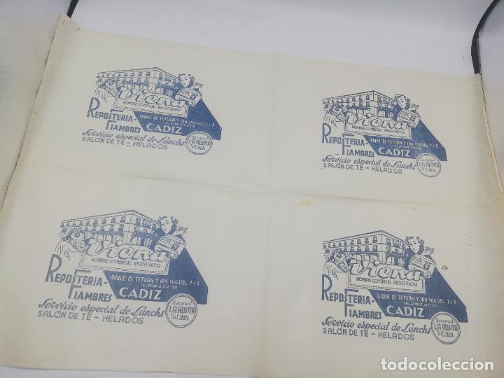Sammelleidenschaft Andere Papierartikel: PLIEGO DE PAPEL DE ENVOLVER. VIENA. RESPOSTERIA FIAMBRES. CADIZ. MEDIDAS : 62 X 43 CM APROX.