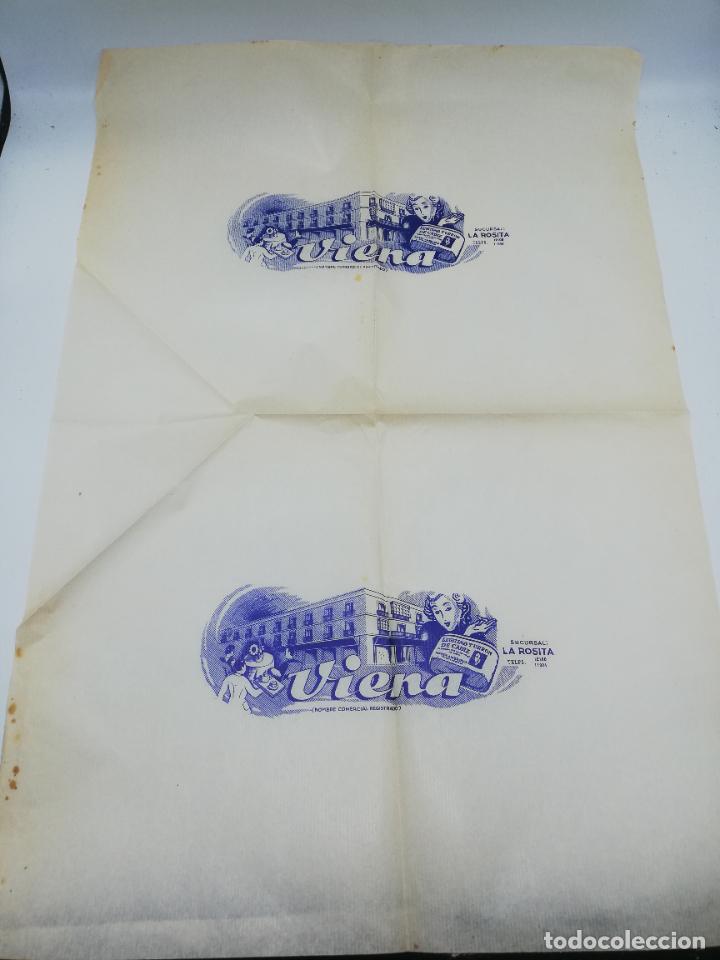 Collectionnisme Papier divers: PLIEGO DE PAPEL DE ENVOLVER. VIENA. SUCURSAL LA ROSITA. CADIZ. MEDIDAS: 64 X 43 CM APROX.