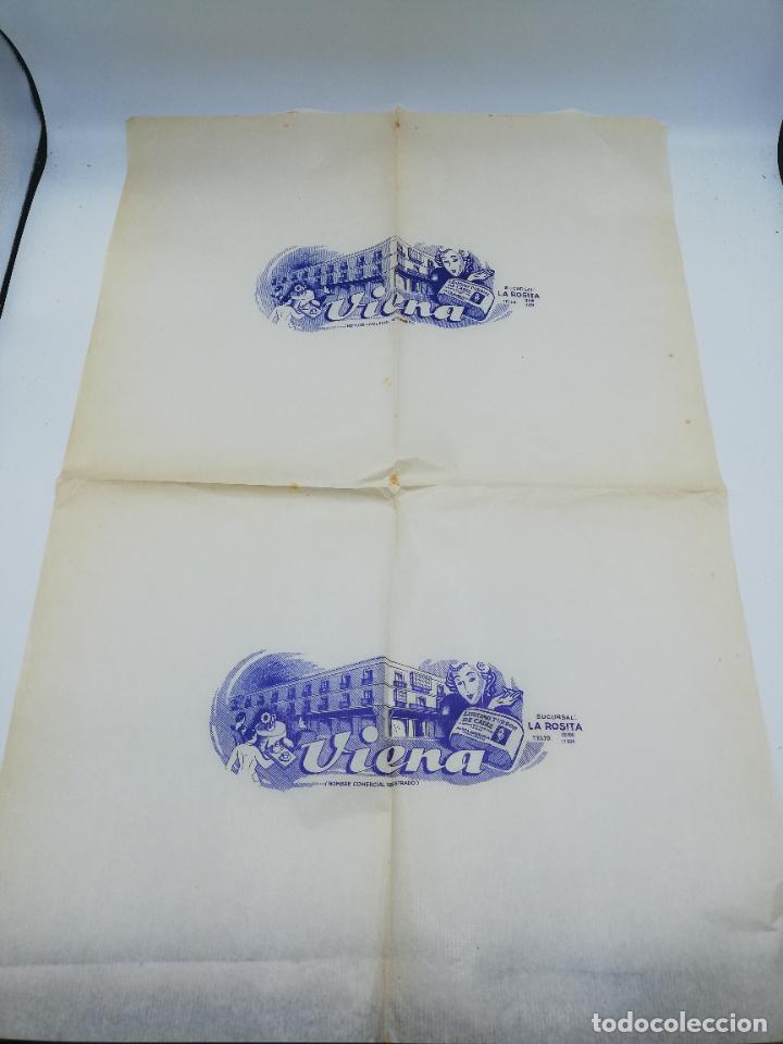 Collectionnisme Papier divers: PLIEGO DE PAPEL DE ENVOLVER. VIENA. SUCURSAL LA ROSITA. CADIZ. MEDIDAS: 64 X 43 CM APROX.