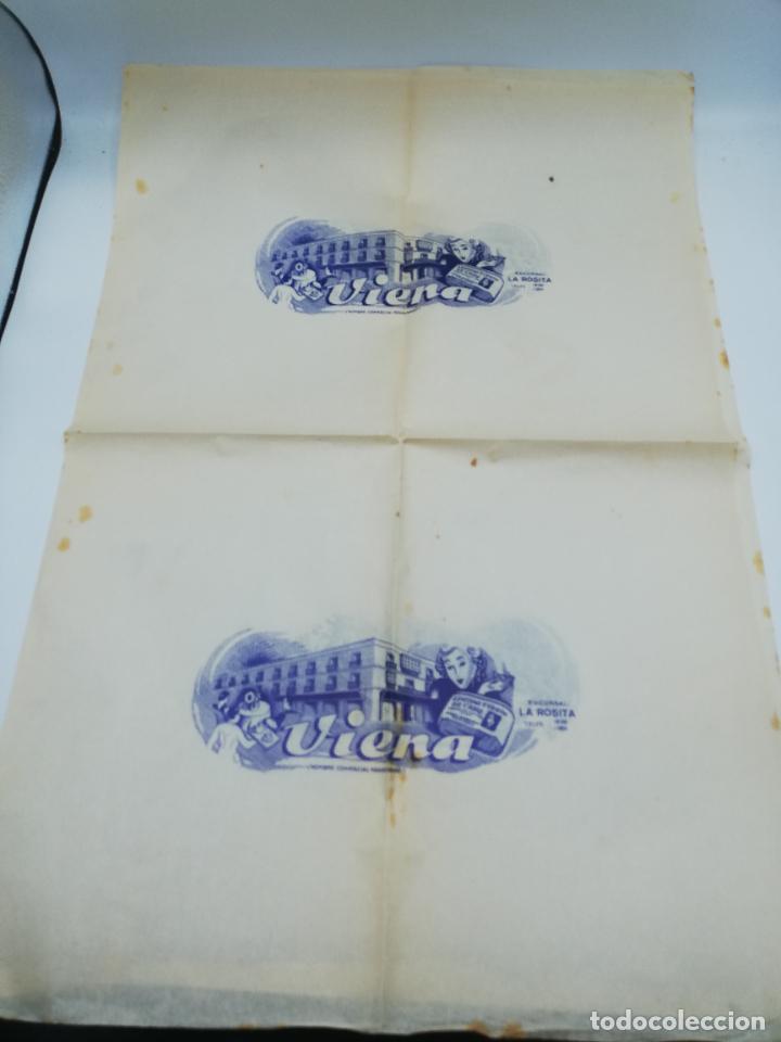 Collectionnisme Papier divers: PLIEGO DE PAPEL DE ENVOLVER. VIENA. SUCURSAL LA ROSITA. CADIZ. MEDIDAS: 86 X 64 CM APROX.