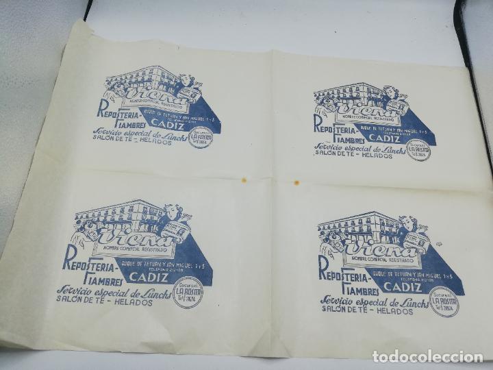 Sammelleidenschaft Andere Papierartikel: PLIEGO DE PAPEL DE ENVOLVER. VIENA. RESPOSTERIA FIAMBRES. SUCURSAL LA ROSITA. CADIZ.