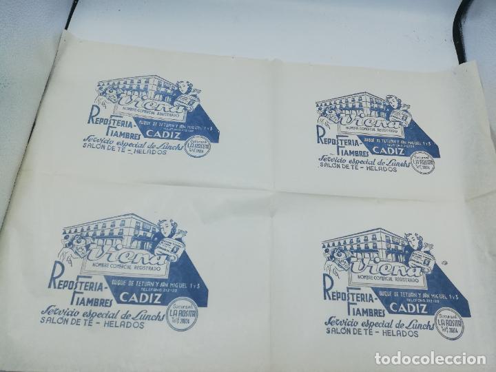 Sammelleidenschaft Andere Papierartikel: PLIEGO DE PAPEL DE ENVOLVER. VIENA. RESPOSTERIA FIAMBRES. SUCURSAL LA ROSITA. CADIZ.