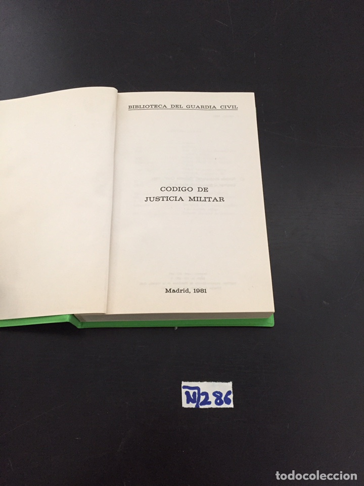 Otros art&iacute;culos de coleccionismo en papel: C&Oacute;DIGO DE JUSTICIA MILITAR. (edici&oacute;n de 1981) - Foto 2