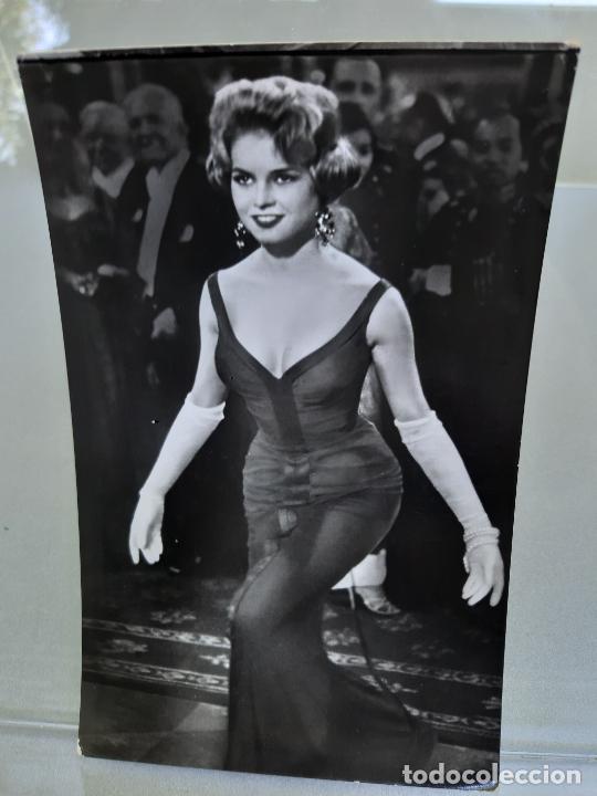 Otros Art&iacute;culos de Coleccionismo en Papel: ANTIG&Uuml;AS POSTALES ARTISTAS , FOTO BRIGITTE BARDOT