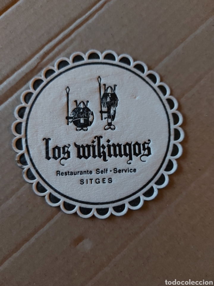 Otros art&iacute;culos de coleccionismo en papel: 9 cm Posavasos Redondo Papel Bar Los Vikingos Restaurante Sitges Estado en general como se ve