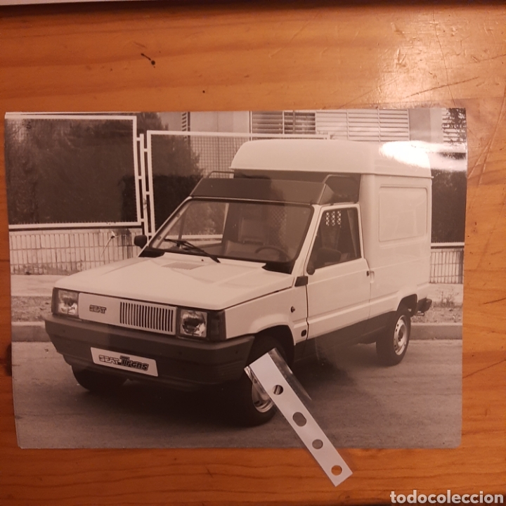 Paper Collecting Others: Fotograf&iacute;a furgoneta seat trans