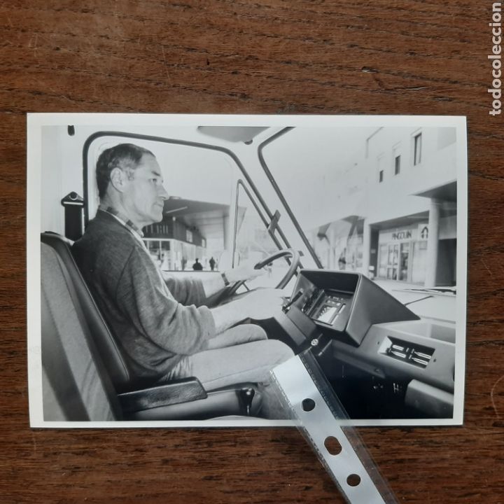 Paper Collecting Others: Fotograf&iacute;a camion furgoneta Renault B-90