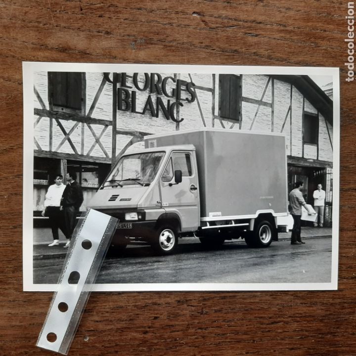 Paper Collecting Others: Fotograf&iacute;a camion furgoneta Renault b-90