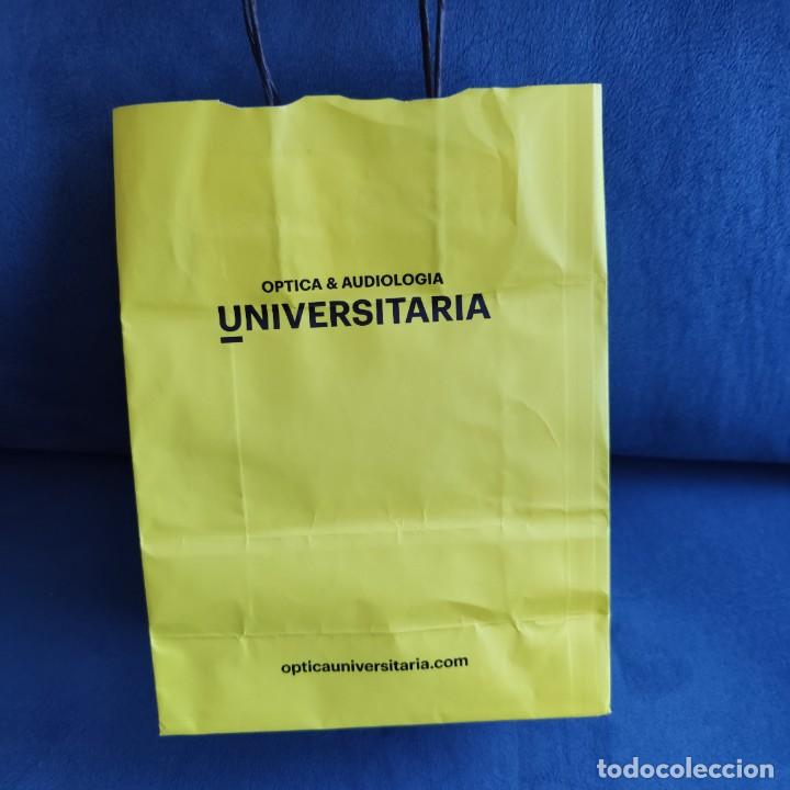 Otros Art&iacute;culos de Coleccionismo en Papel: Bolsa de papel publicidad de la tienda L&acute;&ograve;ptica universitaria (&Oacute;ptica Universitaria de Barcelona).