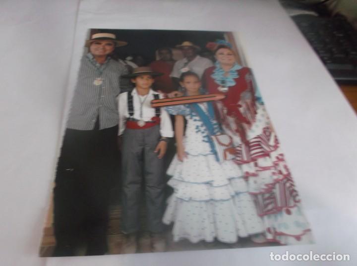 Otros Art&iacute;culos de Coleccionismo en Papel: RECORTE A&Ntilde;O 2005 .- ROC&Iacute;O JURADO ,ORTEGA CANO E HIJOS EN EL ROCIO