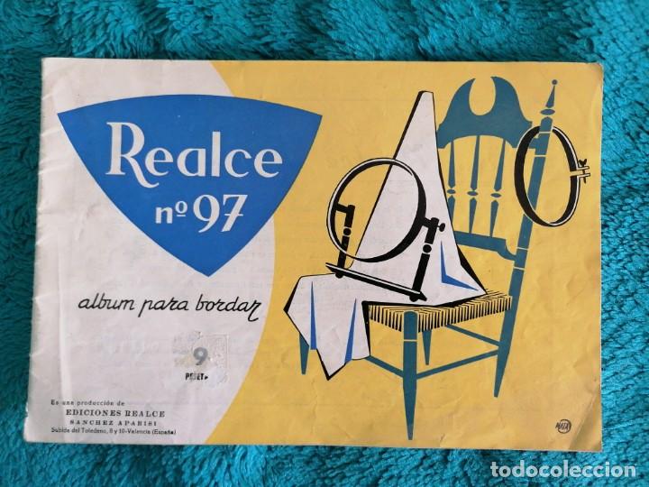 Otros art&iacute;culos de coleccionismo en papel: ALBUM DE BORDADO - Foto 1