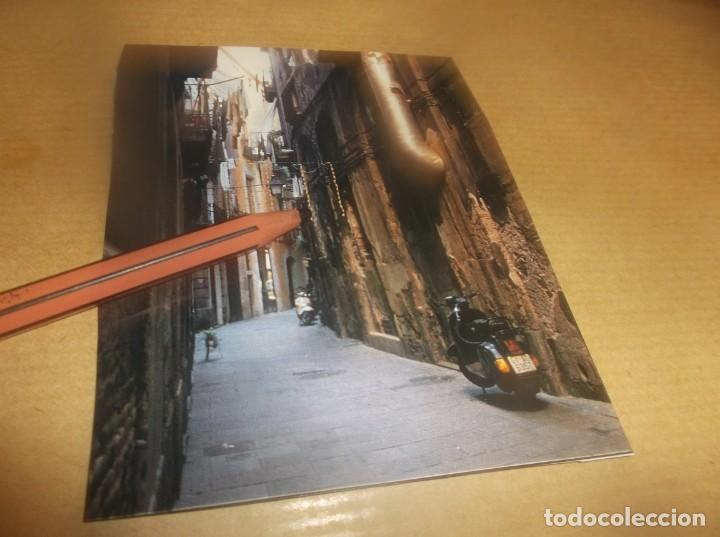 Otros Art&iacute;culos de Coleccionismo en Papel: RECORTE A&Ntilde;O 2000 .- (BARCELONA) A&Ntilde;OS 80, CALLE COTONERS, MOTOS VESPA