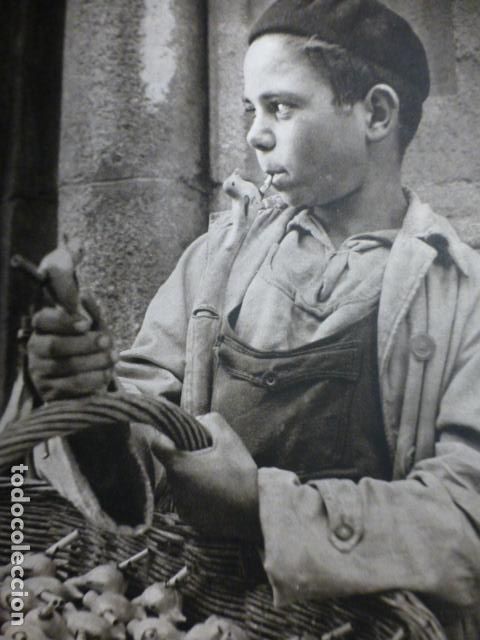 Paper Collecting Others: MADRID CALLE DE ALCALA VENDEDOR DE PAJARTOS TRINADORES ANTIGUO HUECOGRABADO A&Ntilde;OS 50