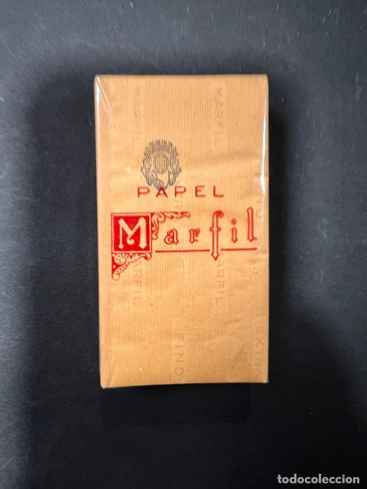 Altri oggetti di carta: MAZO DE PAPEL DE FUMAR. MARCA MARFIL. MEDIDAS APROXIMADAS: 8 X 4.5 CM
