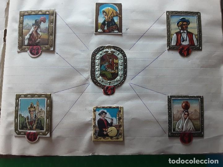 Otros art&iacute;culos de coleccionismo en papel: &Aacute;lbum con 330 emblemas m&aacute;s 24 met&aacute;licos