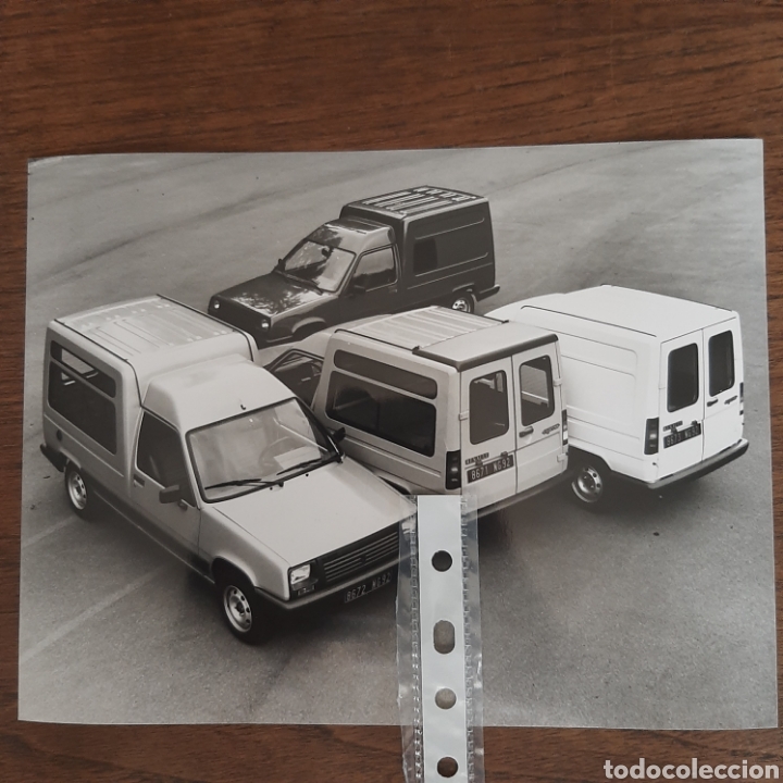 Outros artigos de papel: Fotograf&iacute;a furgoneta Renault express