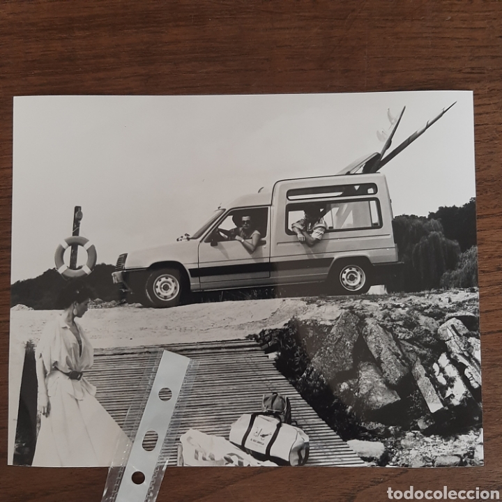 Outros artigos de papel: Fotograf&iacute;a furgoneta Renault express