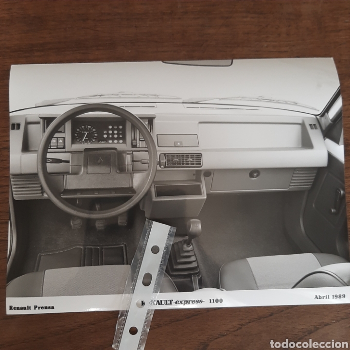 Outros artigos de papel: Fotograf&iacute;a furgoneta Renault express